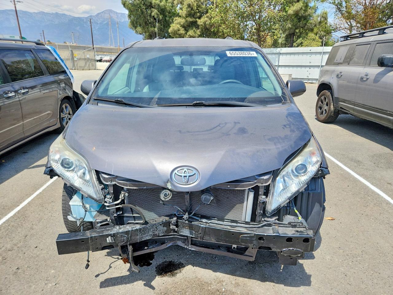 2017 Toyota Sienna Xle 8-Passenger - Image 5