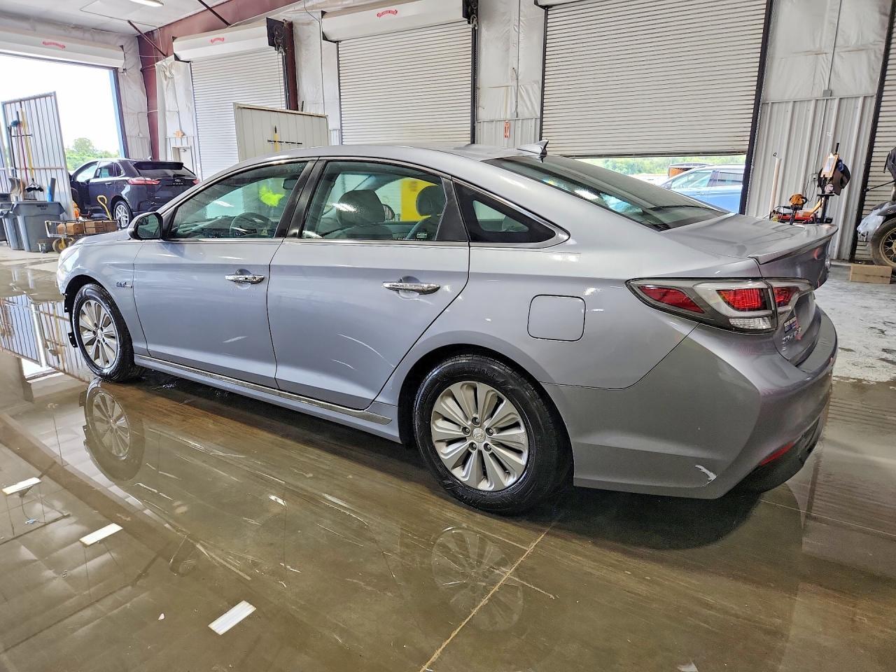 2017 Hyundai Sonata Hybrid Se - Image 2