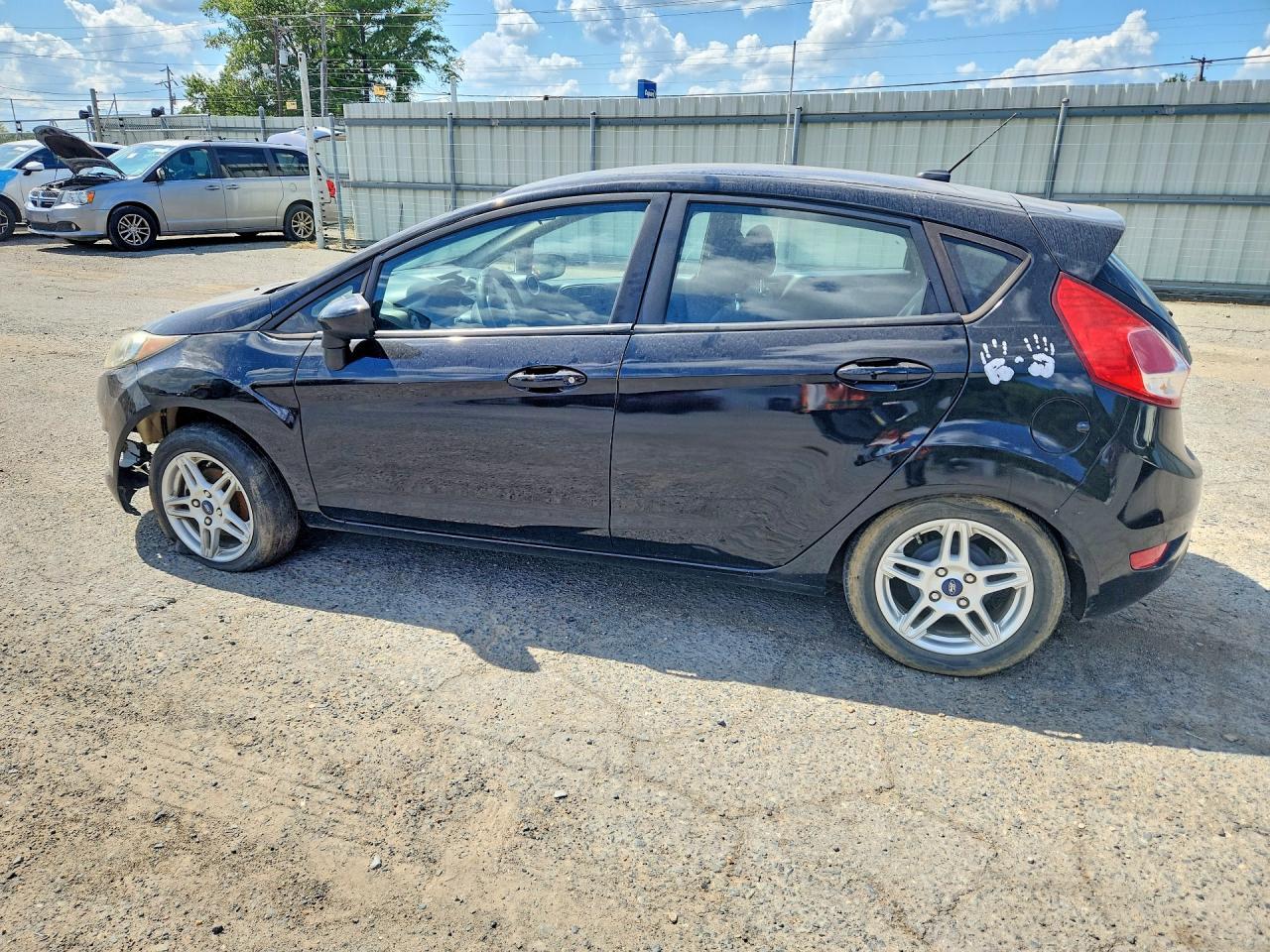 2018 Ford Fiesta Se - Image 2