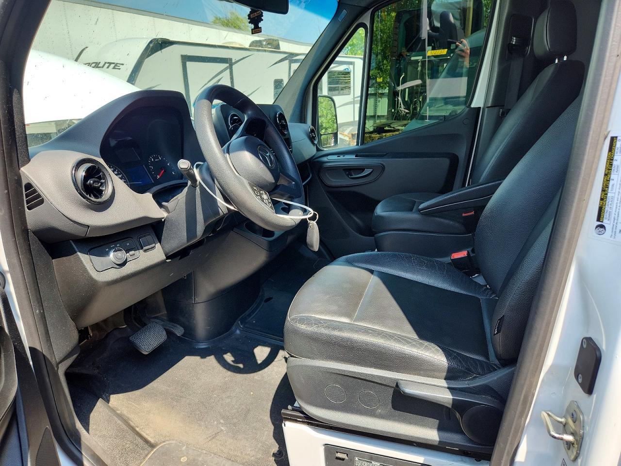 2022 Mercedes-Benz Sprinter 2500 Delivery Van - Image 7