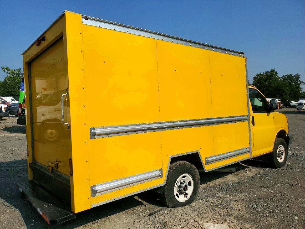 2022 GMC Savana Cutaway G3500 - Фото 3