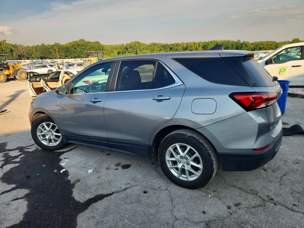 2023 Chevrolet Equinox Lt - Image 2