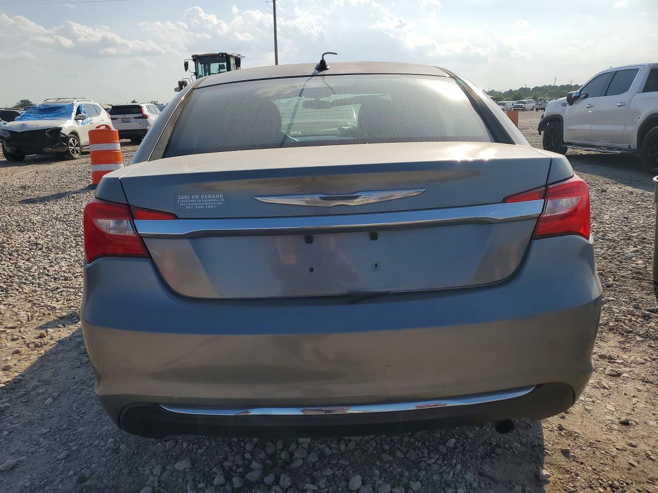 2013 Chrysler 200 Touring - Image 6