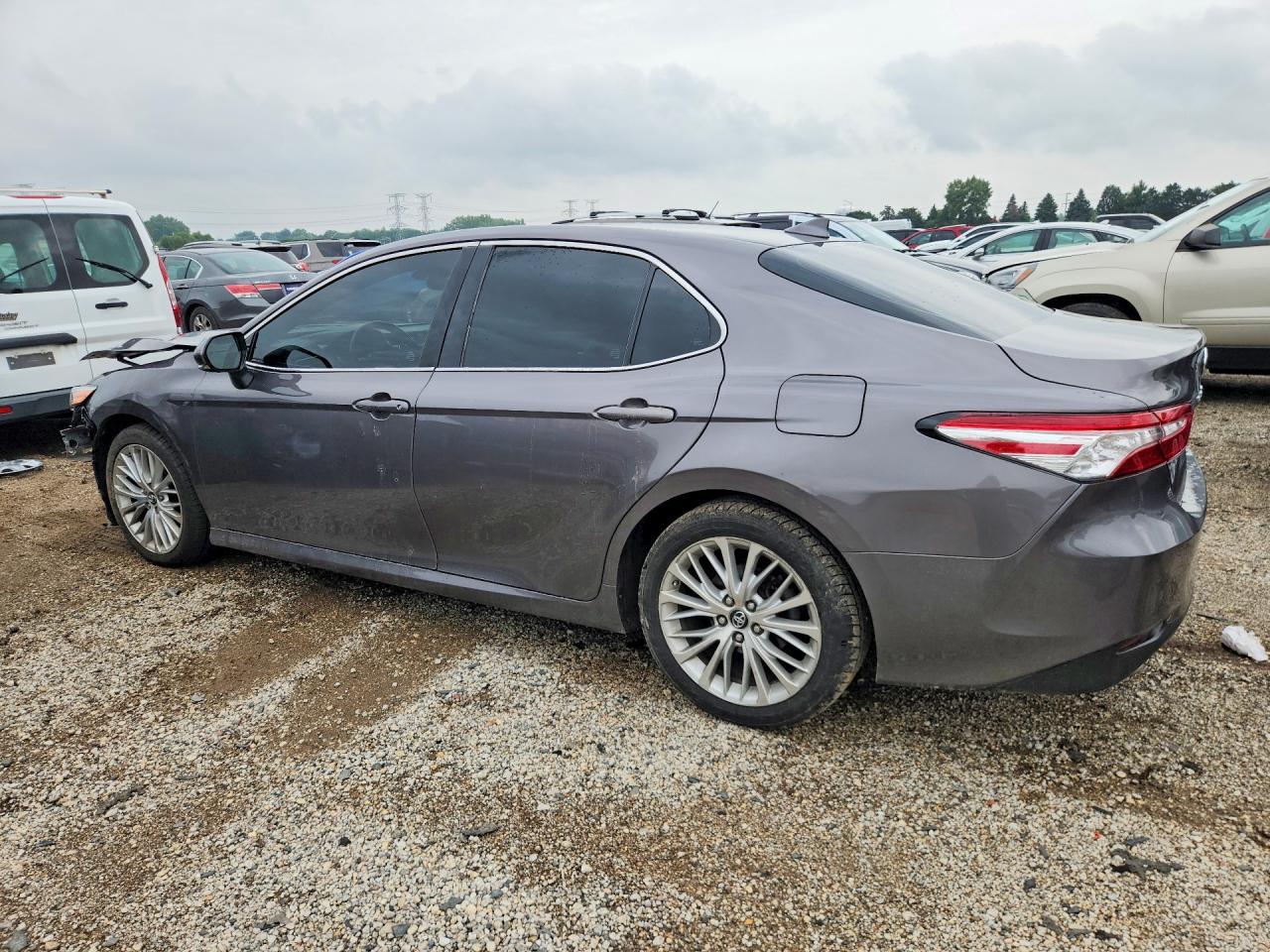 2019 Toyota Camry Hybrid Xle - Image 2