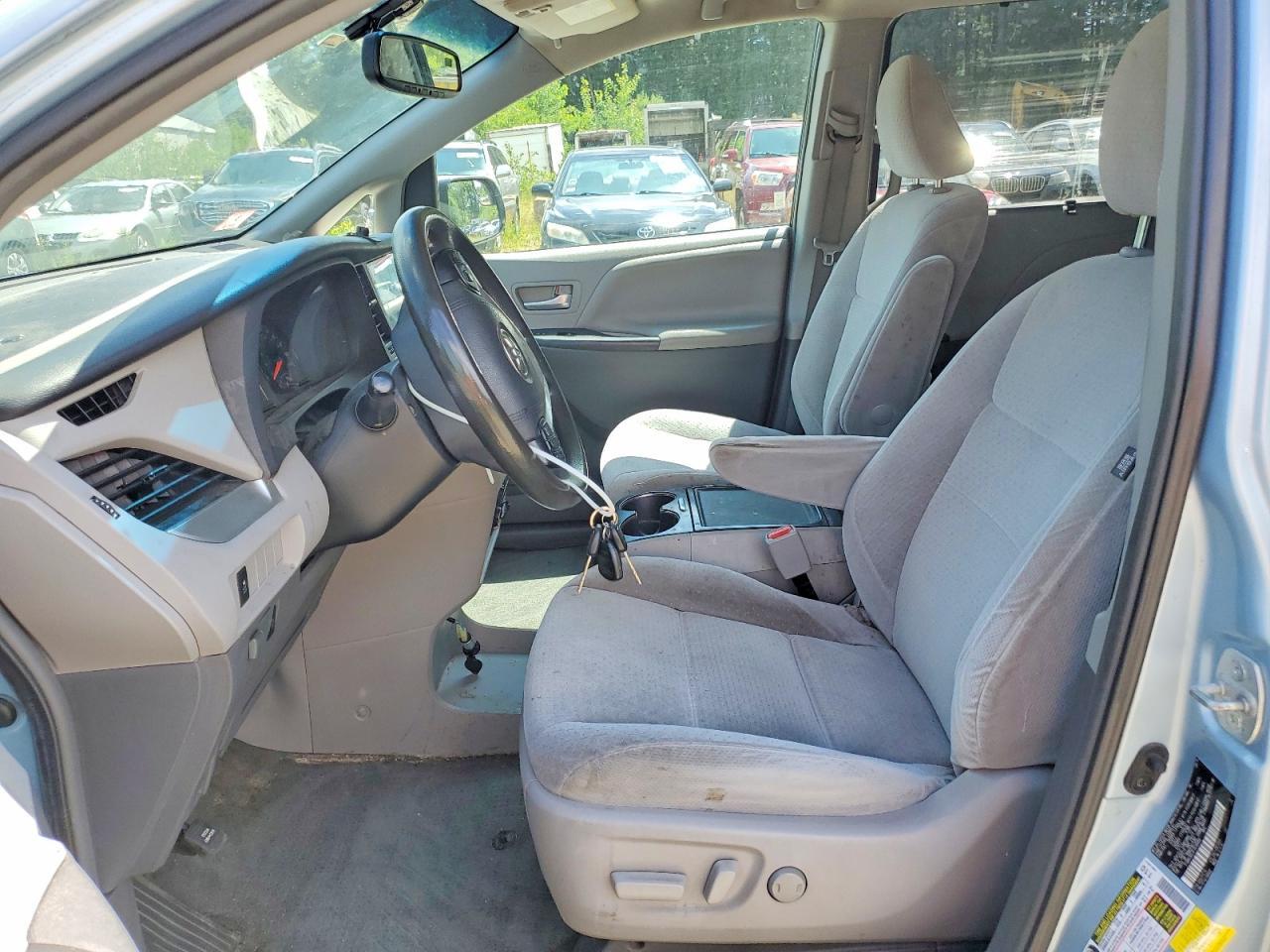 2015 Toyota Sienna Le - Image 7