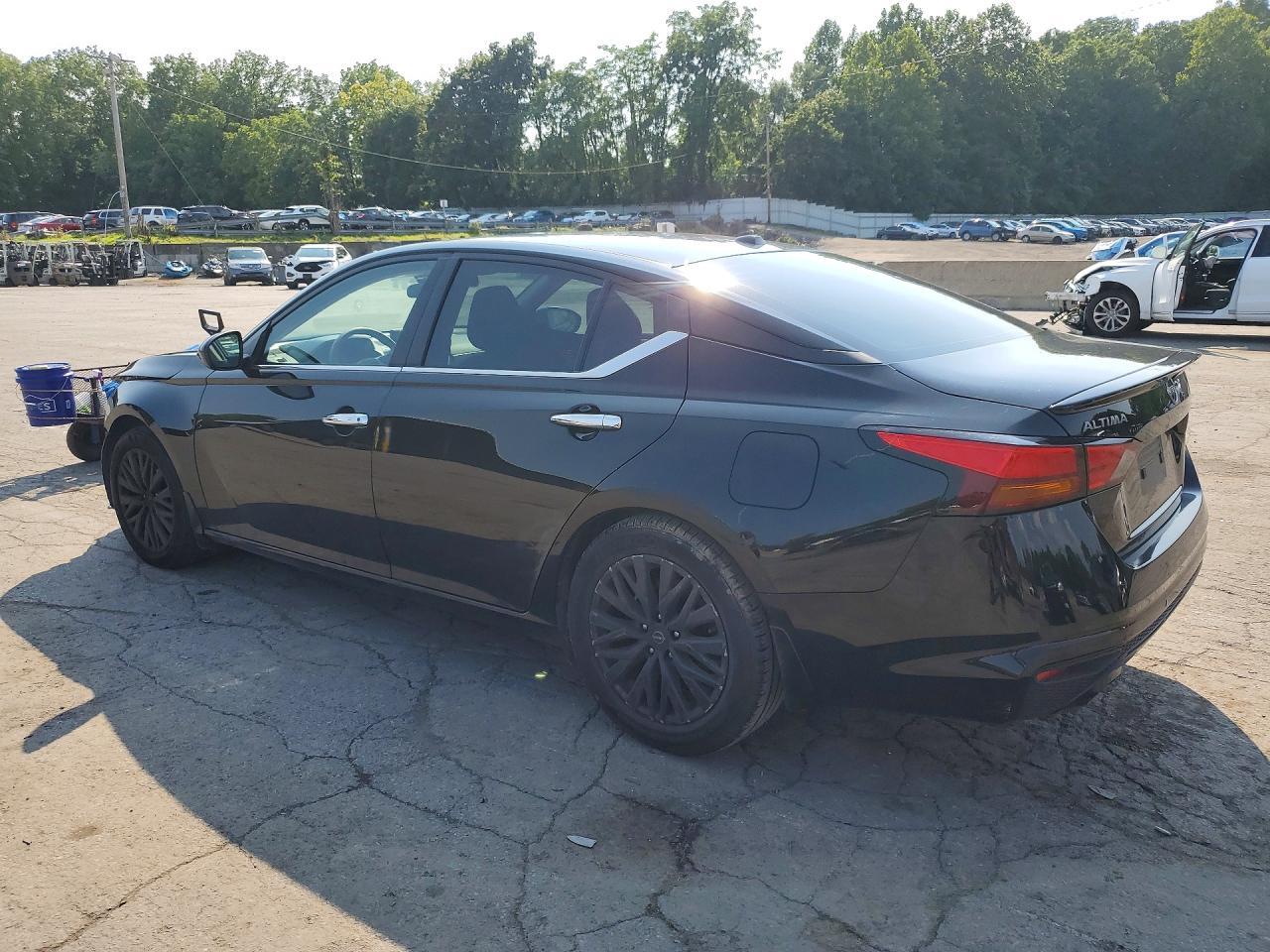 2025 Nissan Altima Sv - Image 2