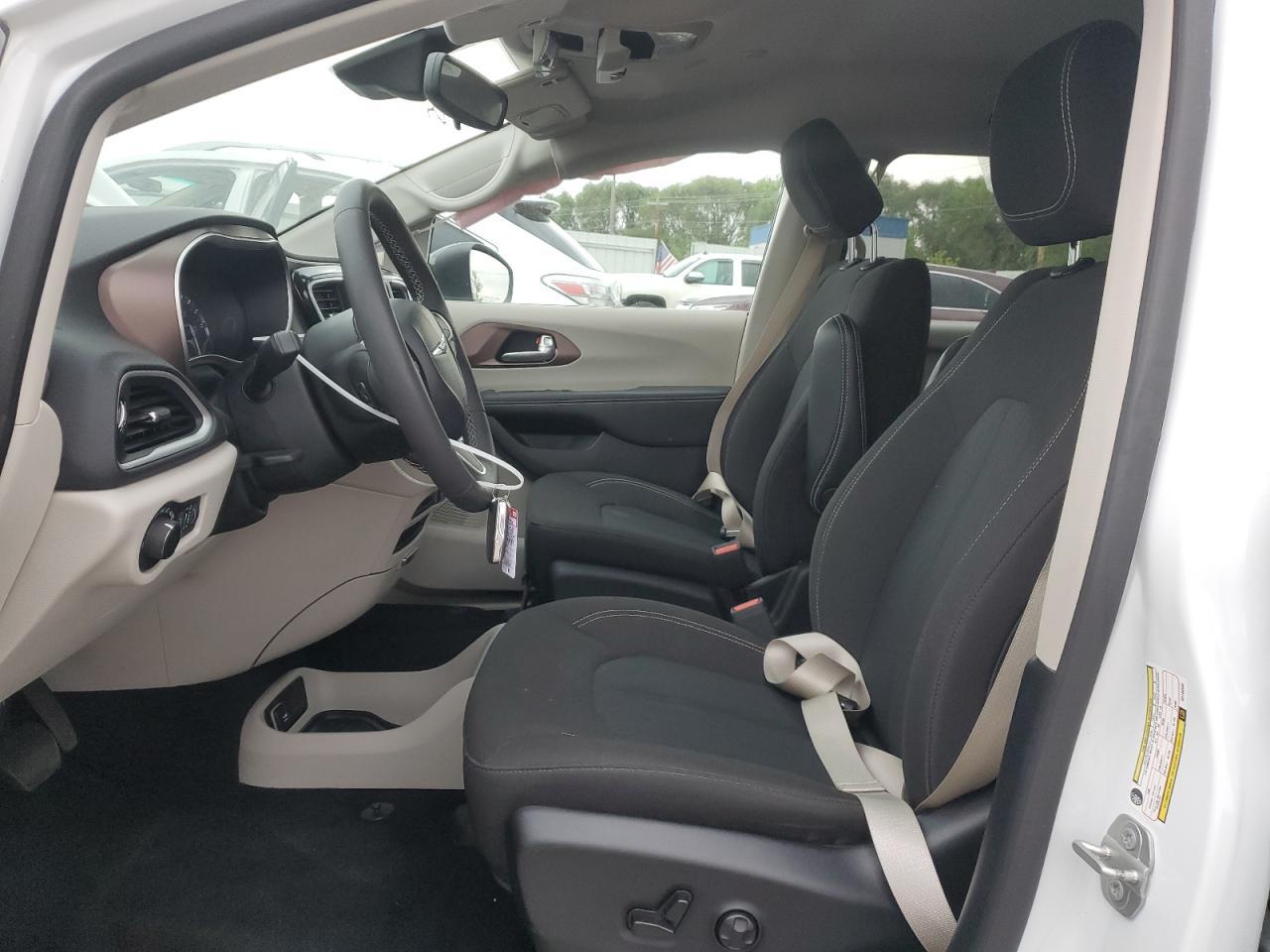 2024 Chrysler Voyager Lx - Фото 7