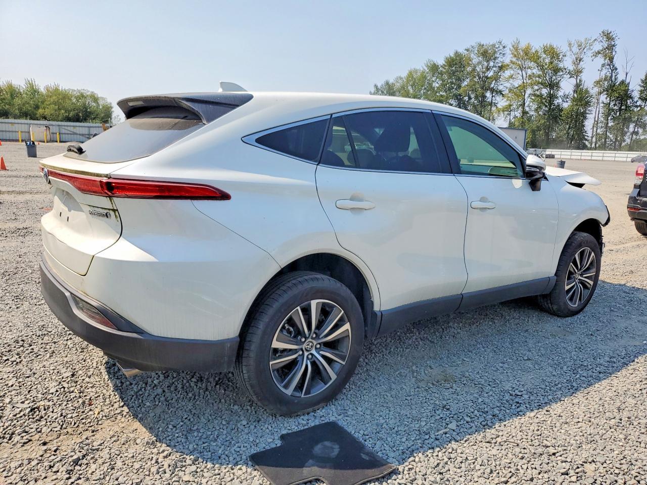 2022 Toyota Venza Le - Фото 3