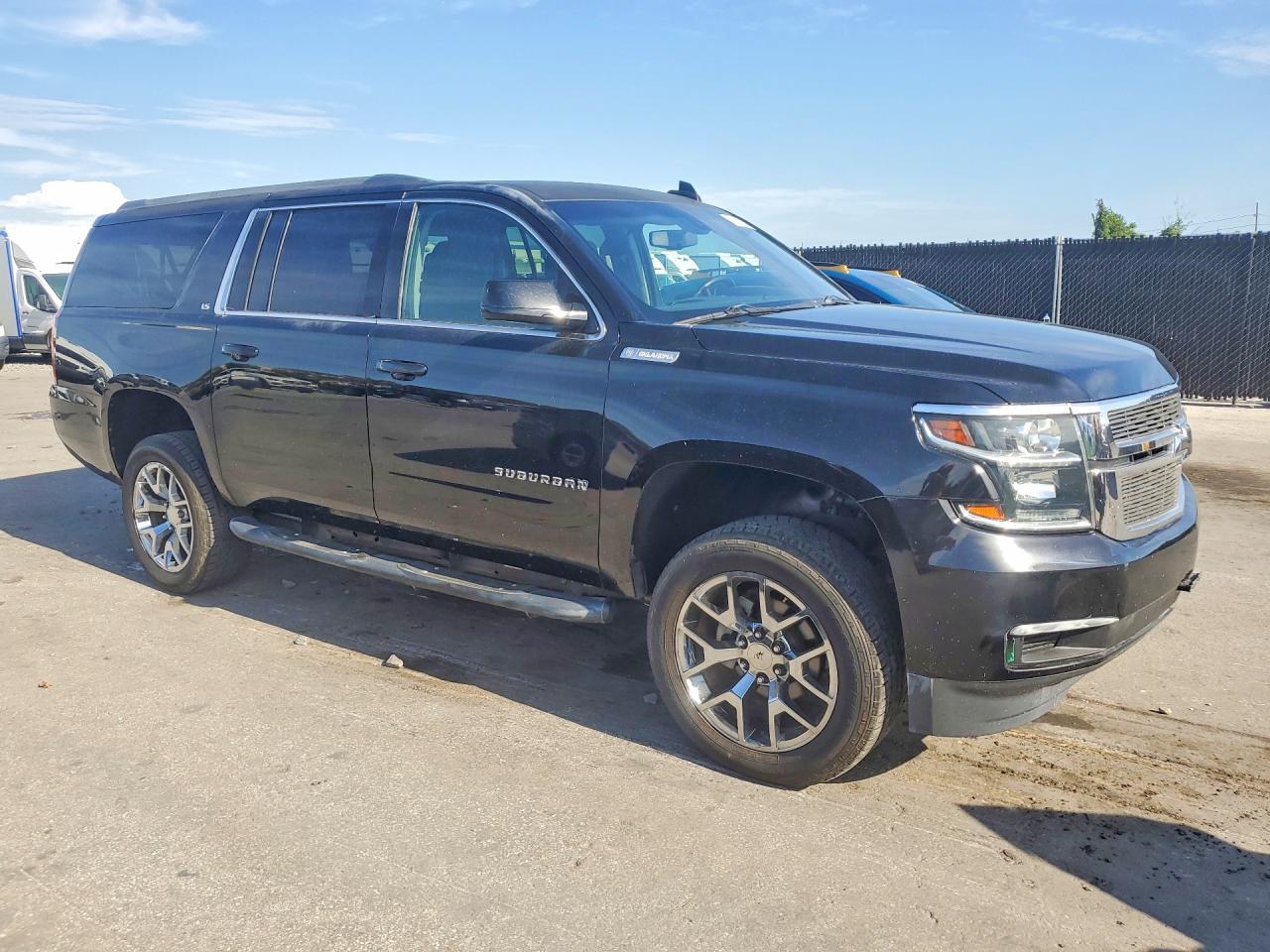 2015 Chevrolet Suburban C1500 Ls - Фото 4
