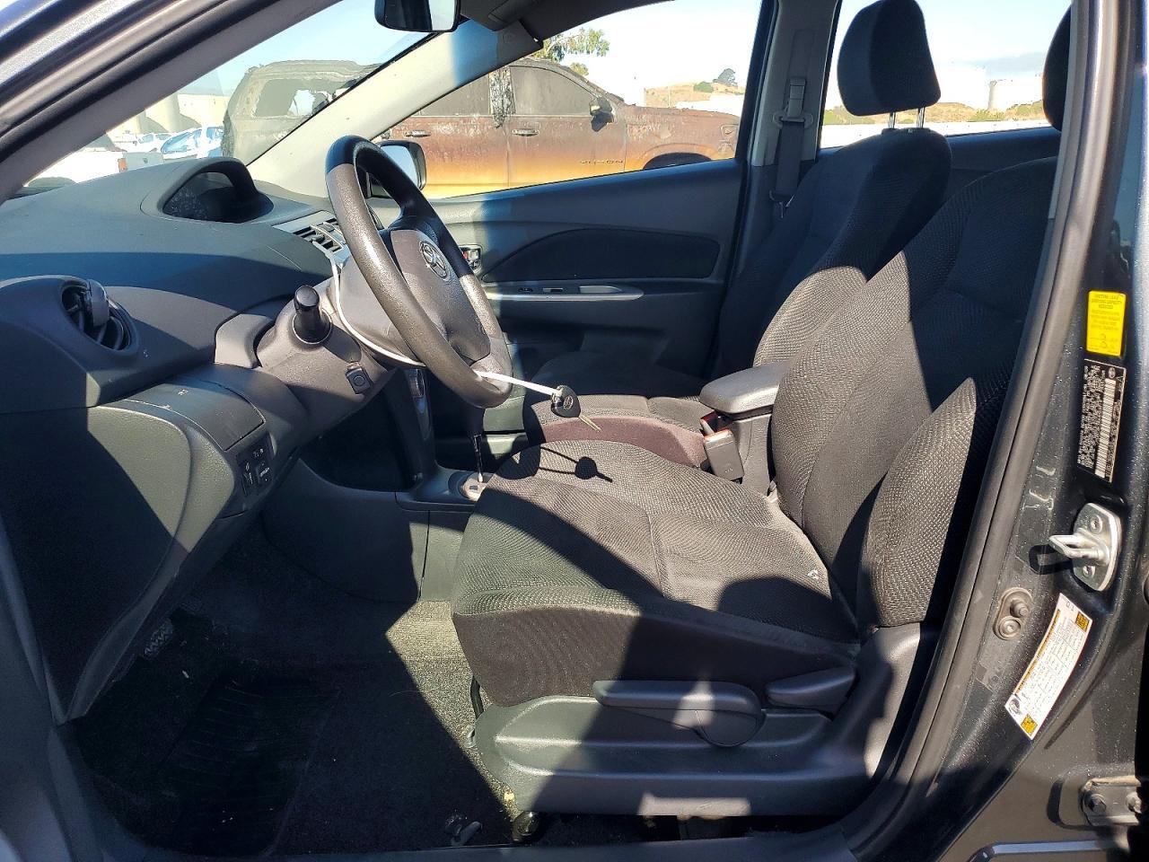 2010 Toyota Yaris Base - Image 7