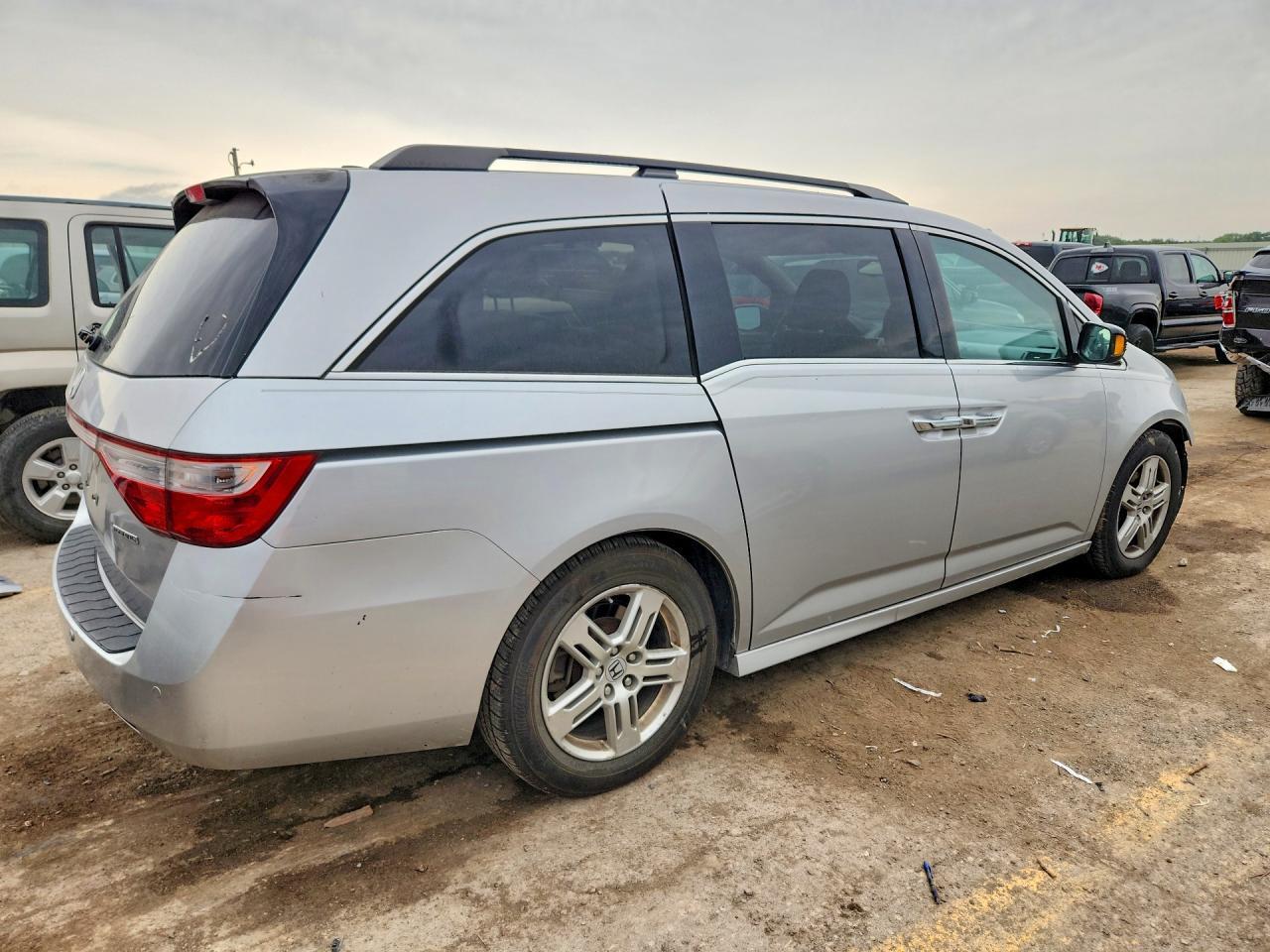 2013 Honda Odyssey Touring - Фото 3