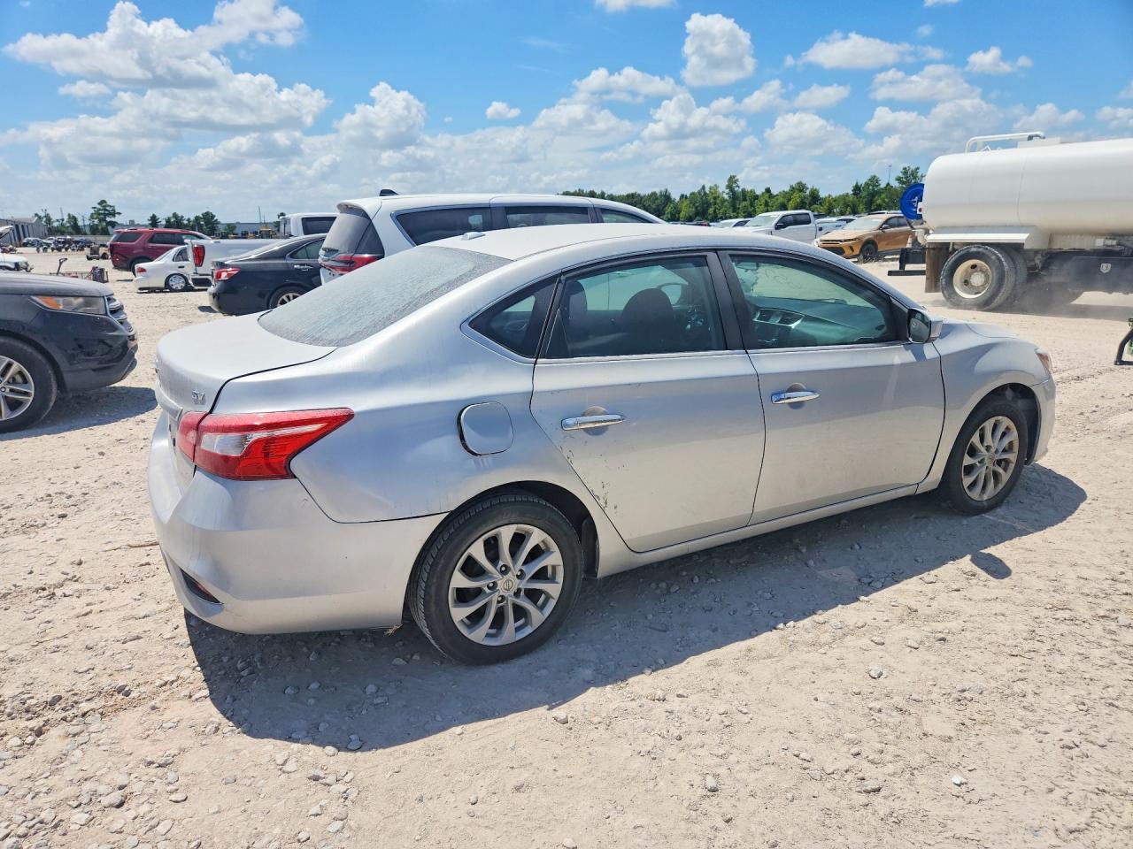 2018 Nissan Sentra Sv - Фото 3
