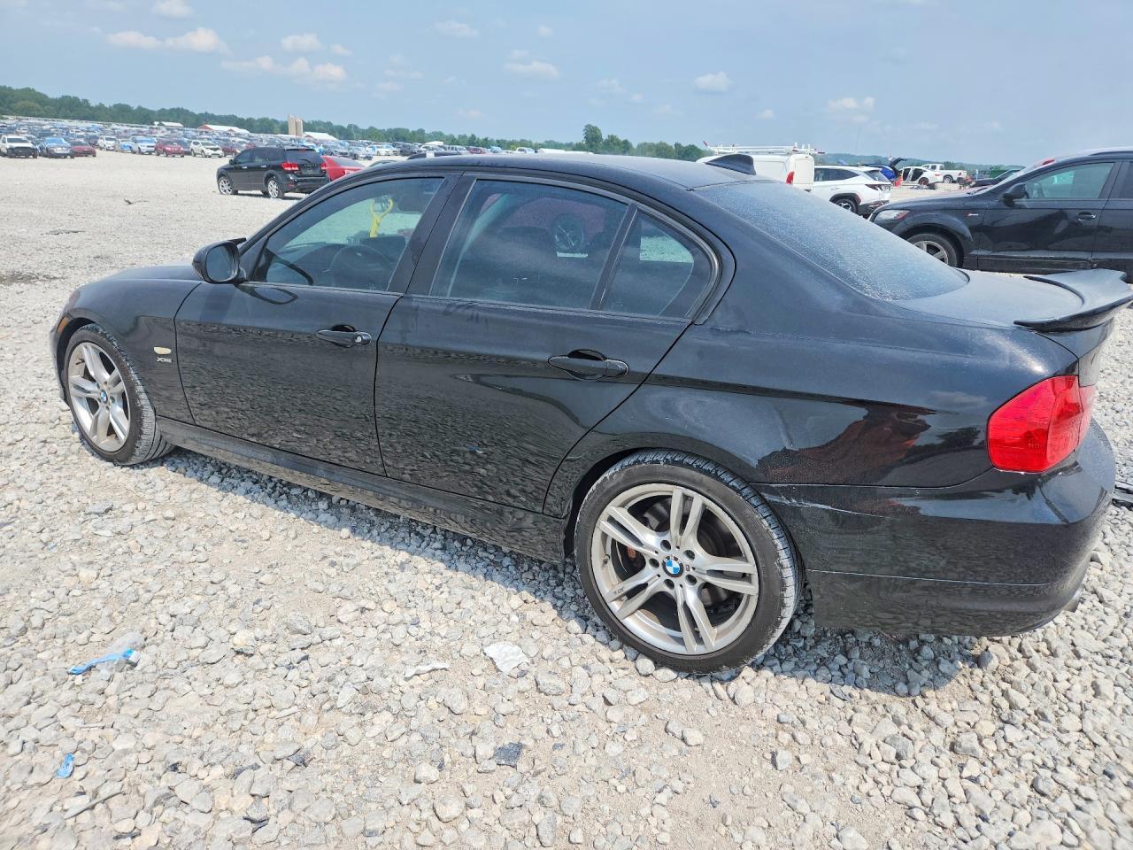 2011 BMW 335 Xi - Фото 2