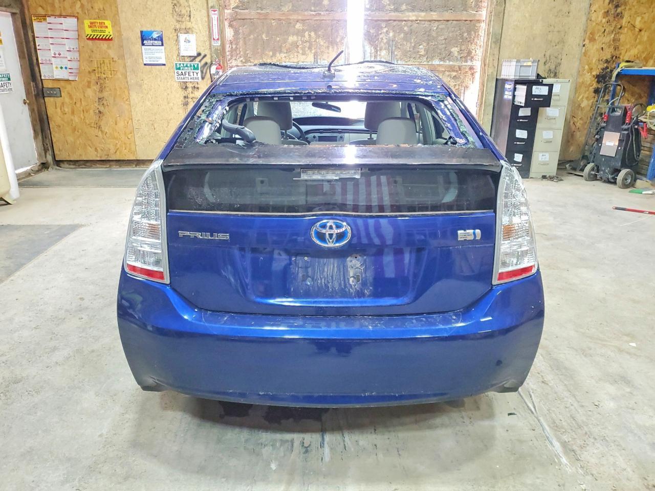 2011 Toyota Prius Three - Image 6