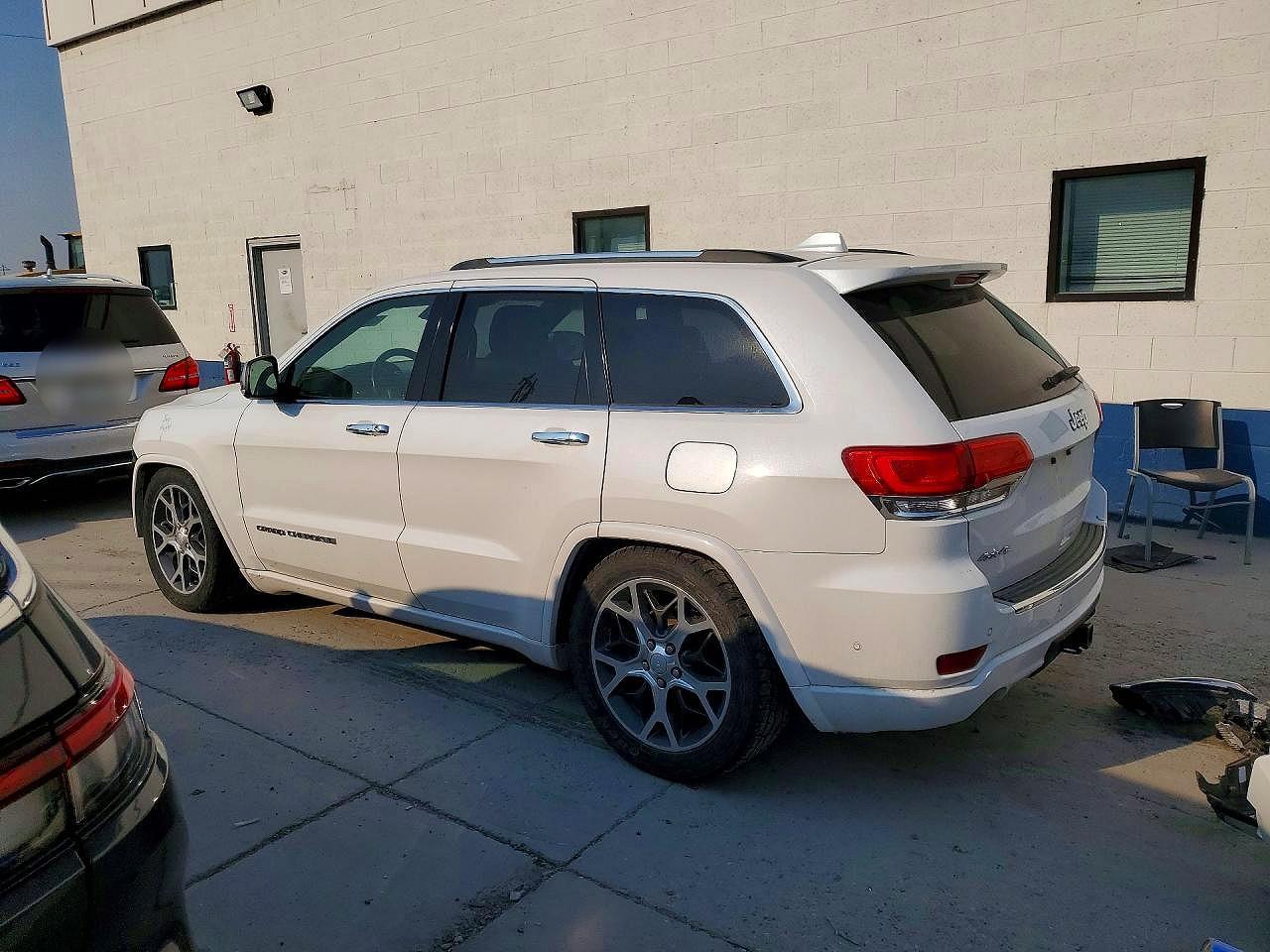 2019 Jeep Grand Cherokee Overland - Фото 2