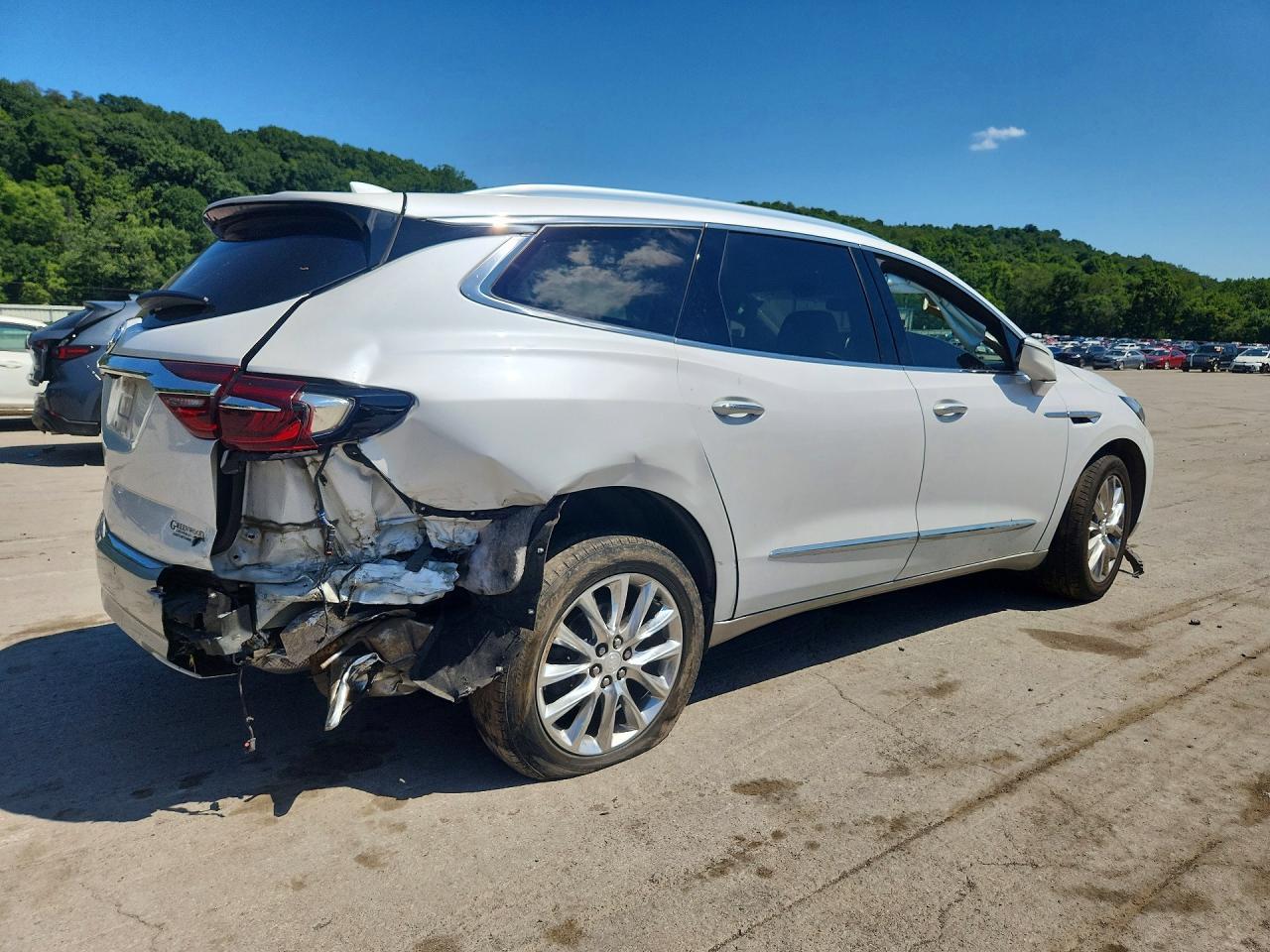 2021 Buick Enclave Essence - Image 3