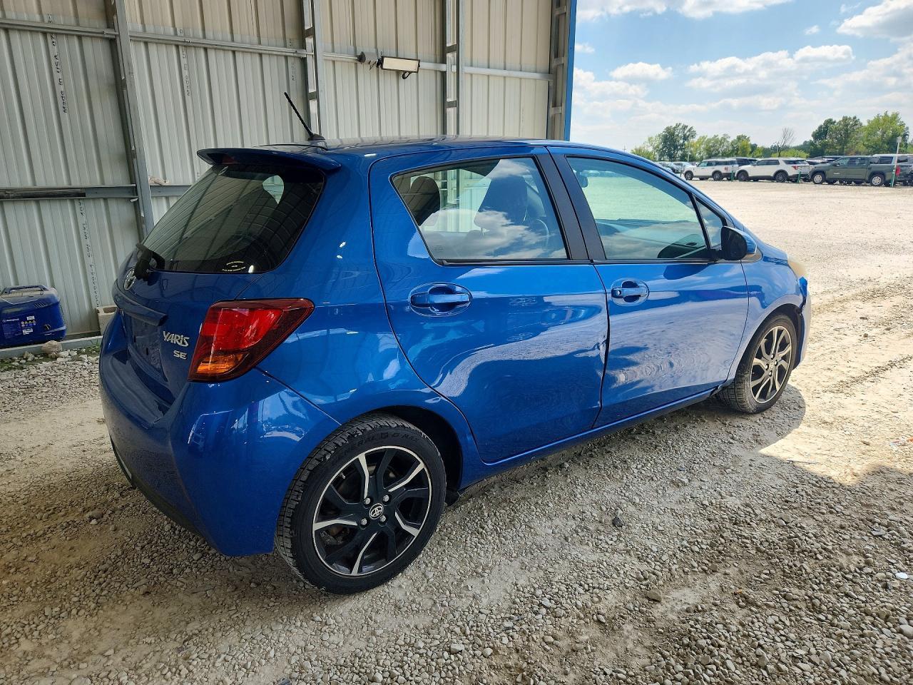 2015 Toyota Yaris 5-Door Se - Фото 3