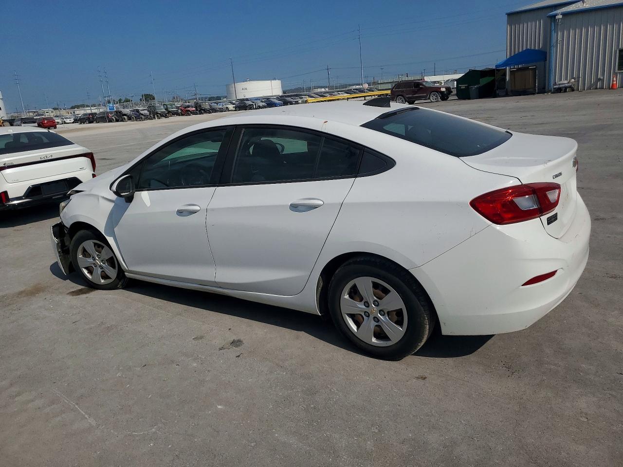 2018 Chevrolet Cruze Ls - Фото 2