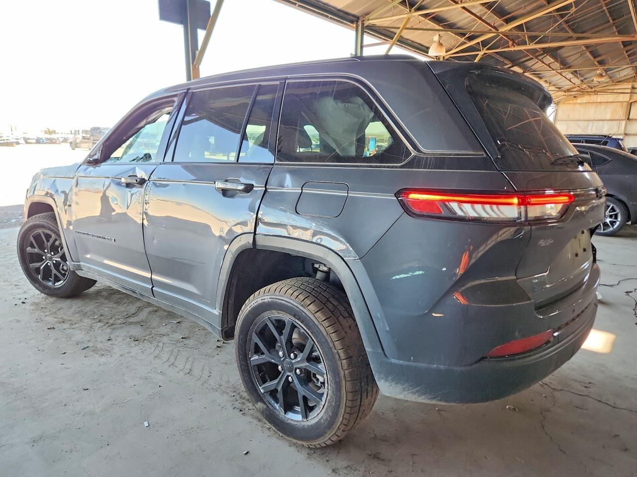2024 Jeep Grand Cherokee Laredo - Image 2