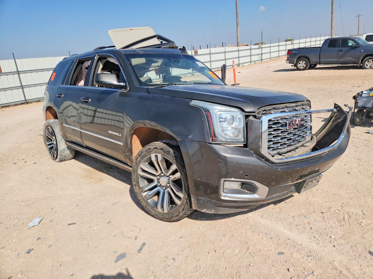 2019 GMC Yukon Denali - Фото 4