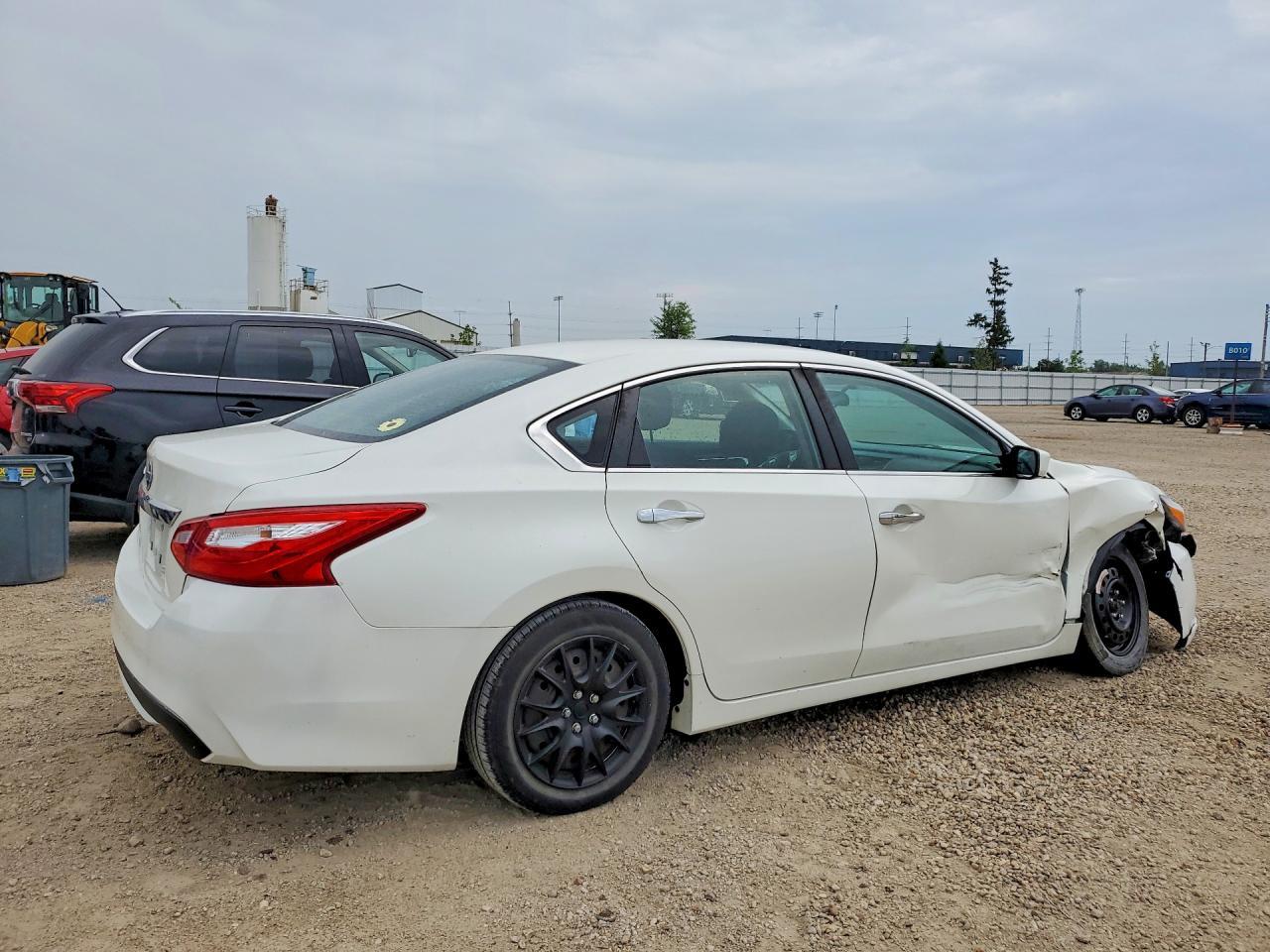 2016 Nissan Altima 2.5 S - Фото 3