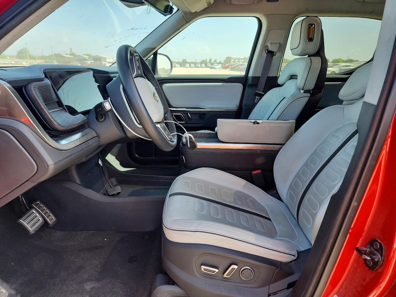2023 Rivian R1T Adventure - Фото 7
