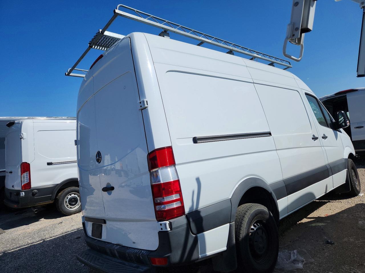 2017 Mercedes-Benz Sprinter 2500 - Фото 3