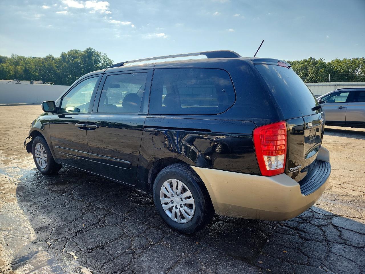 2011 Kia Sedona Lx - Фото 2