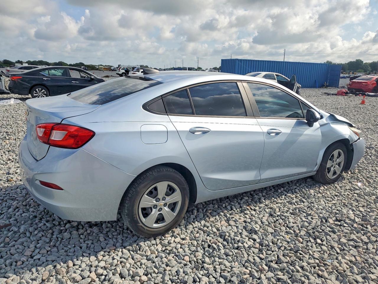 2018 Chevrolet Cruze Ls - Image 3