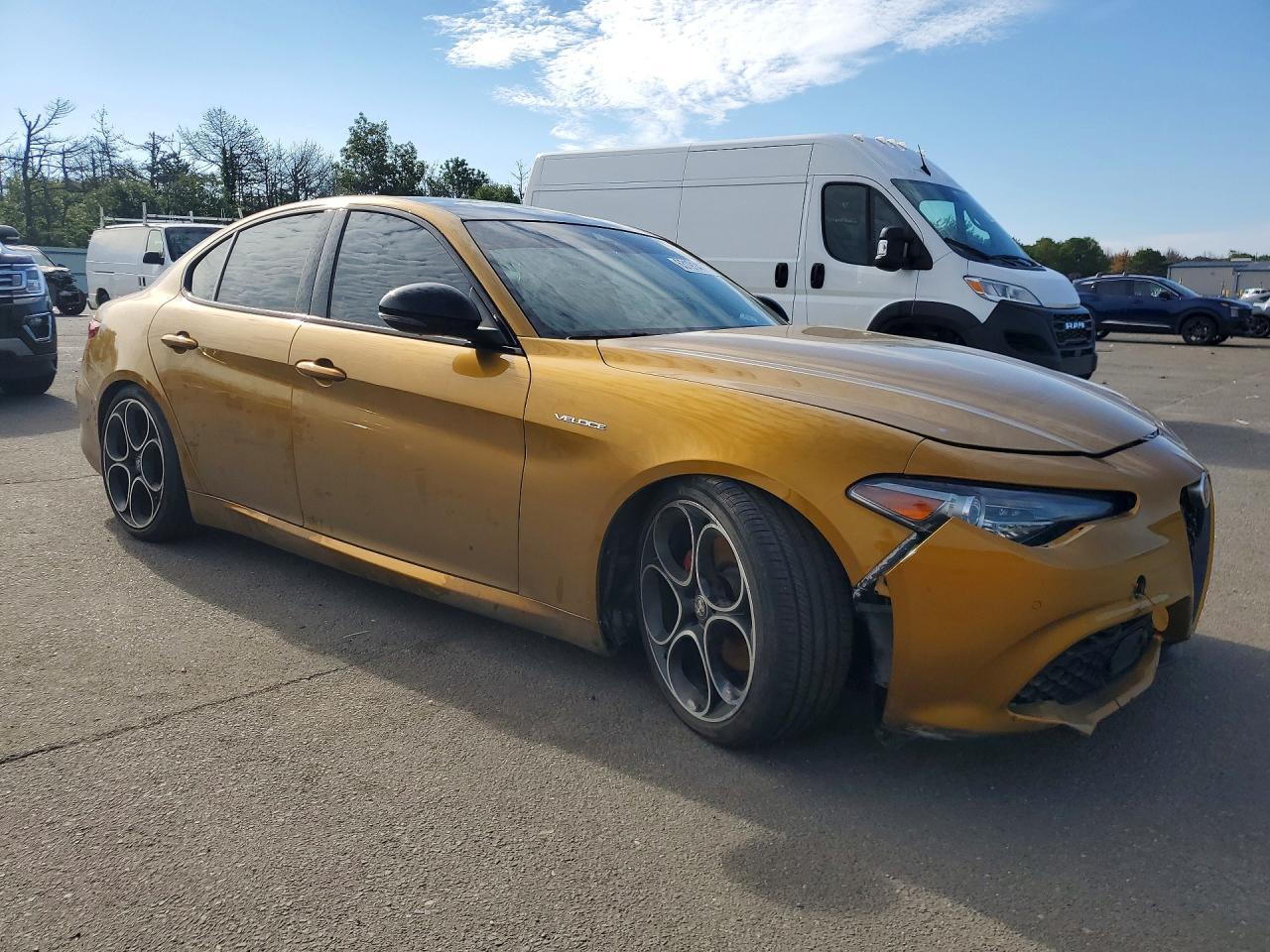 2023 Alfa Romeo Giulia Ti - Image 4
