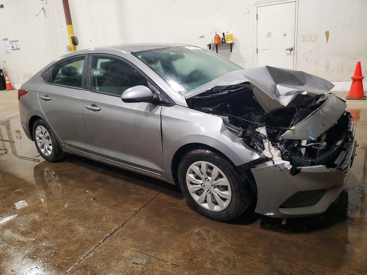 2021 Hyundai Accent Se - Фото 4