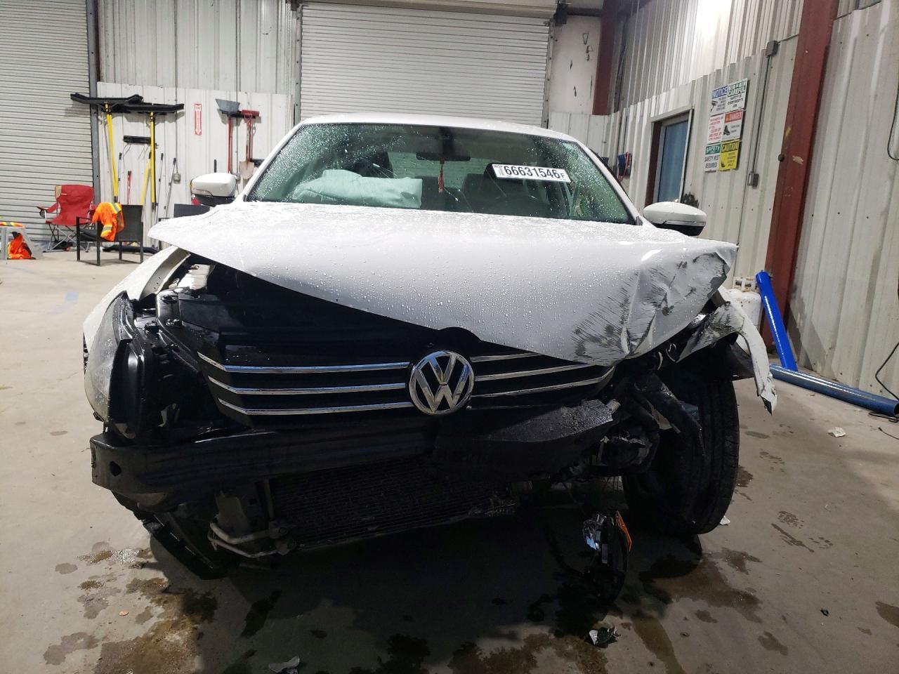 2015 Volkswagen Passat S - Фото 5