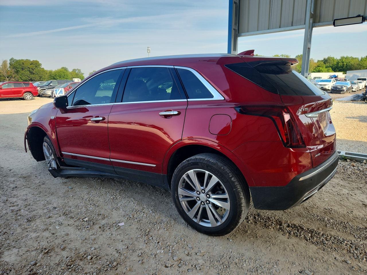 2024 Cadillac Xt5 Platinum Premium Luxury - Image 2