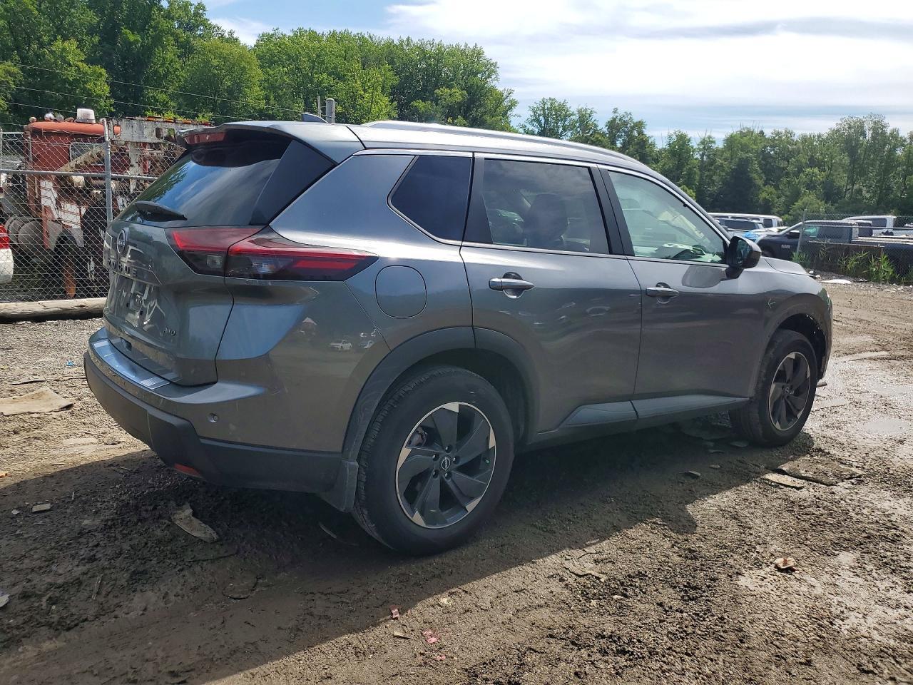 2026 Nissan Rogue Sv - Image 3