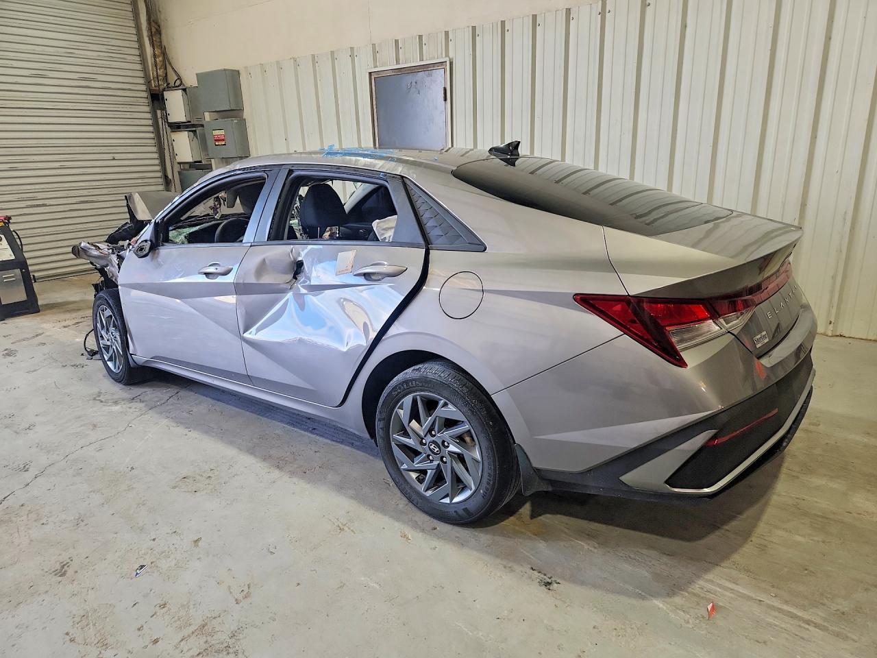 2024 Hyundai Elantra Sel - Image 2