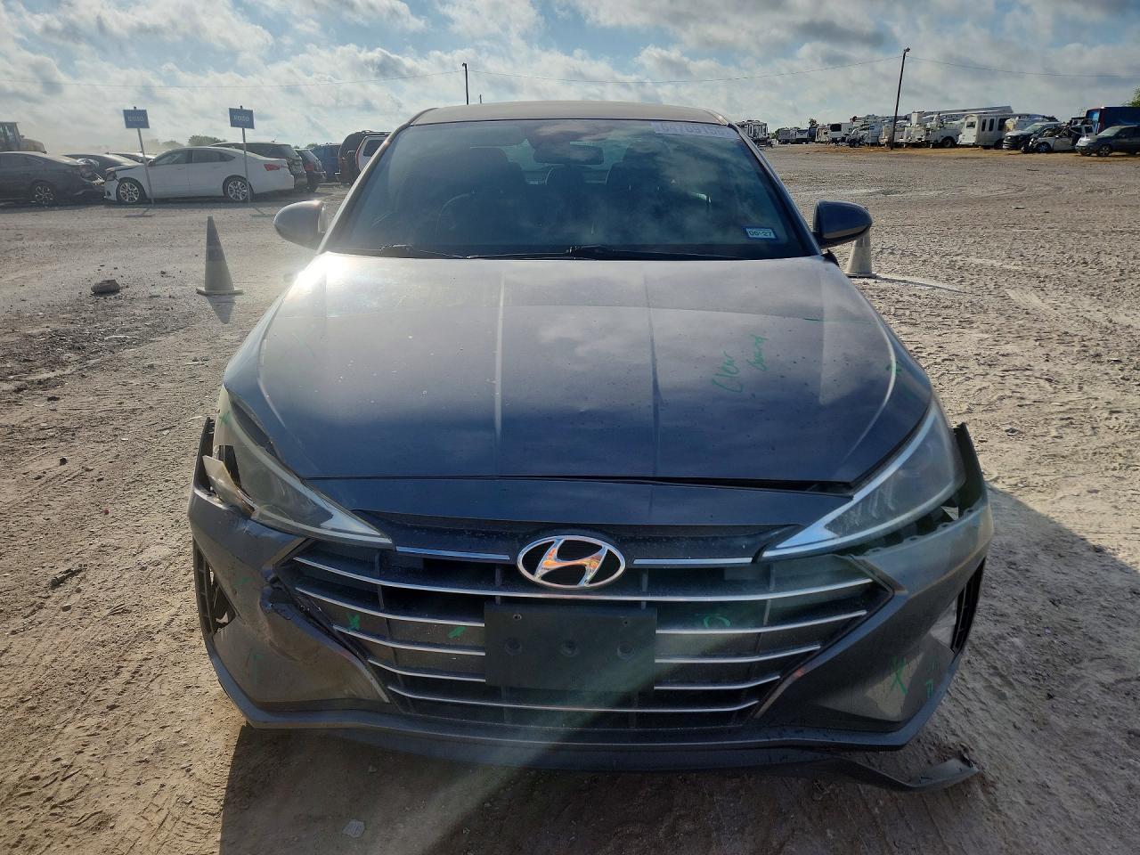 2019 Hyundai Elantra Sel - Image 5
