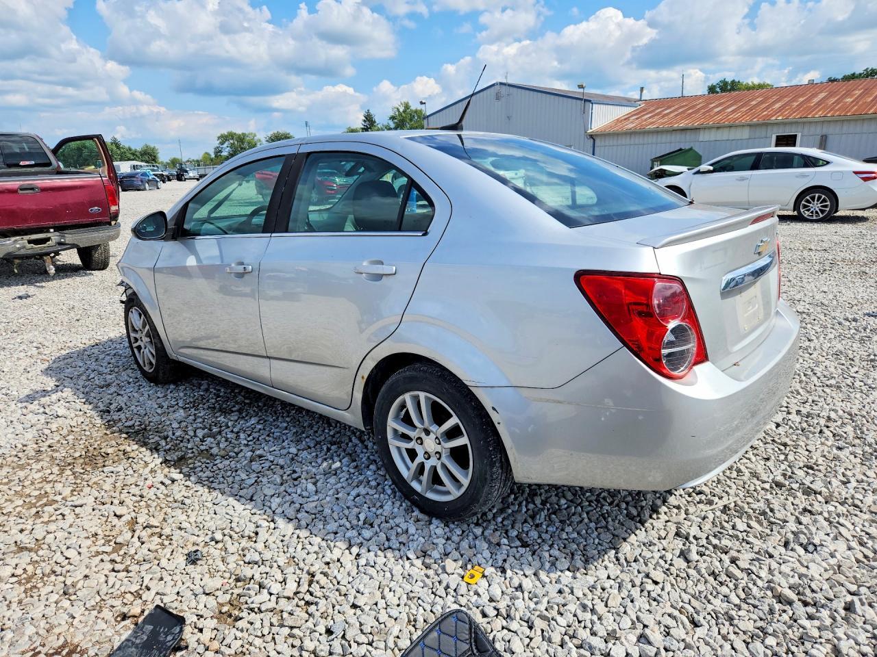 2014 Chevrolet Sonic Lt - Фото 2