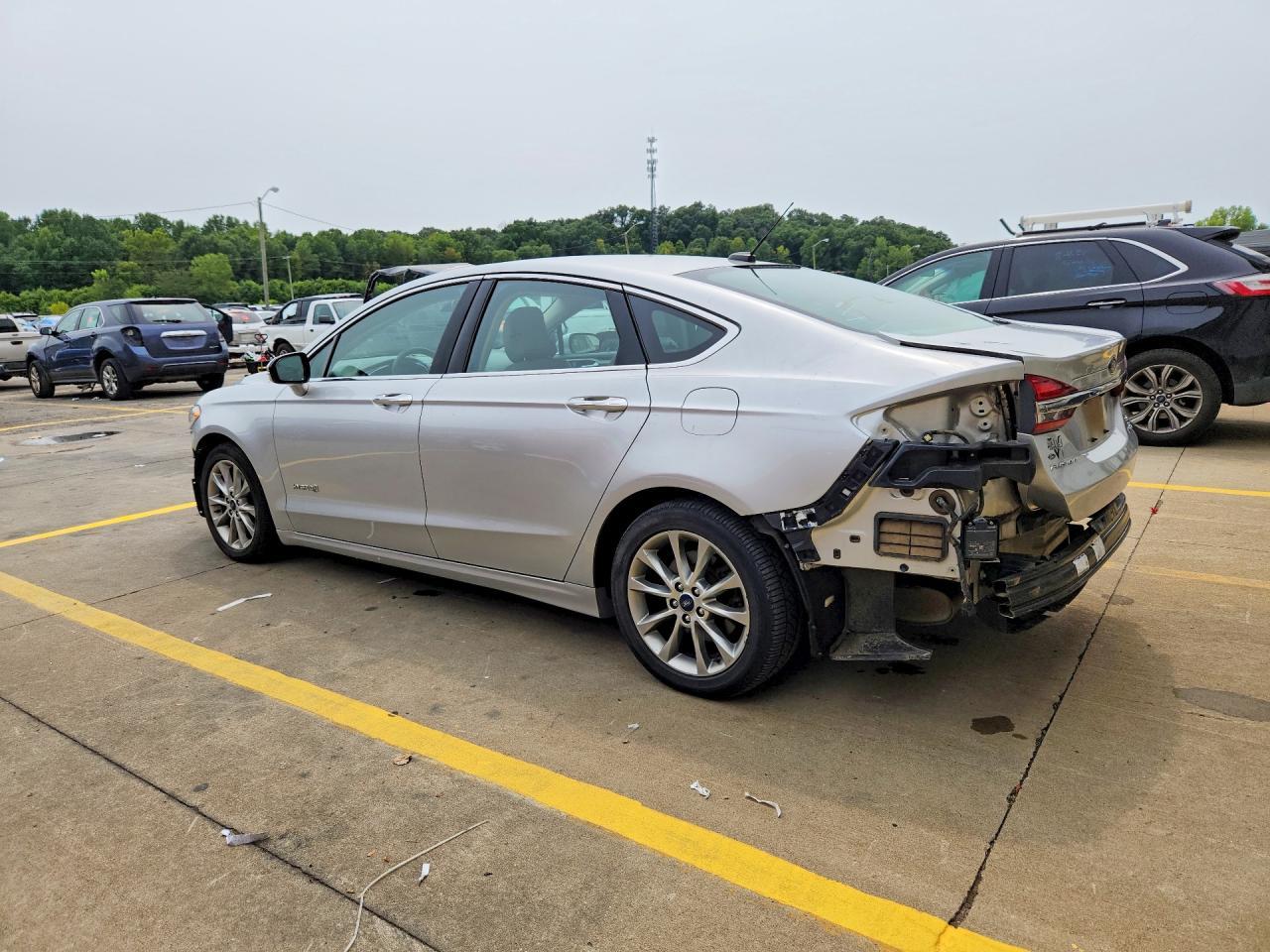 2017 Ford Fusion Se Hybrid - Image 2