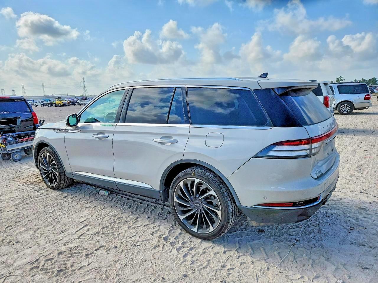 2021 Lincoln Aviator Reserve - Image 2