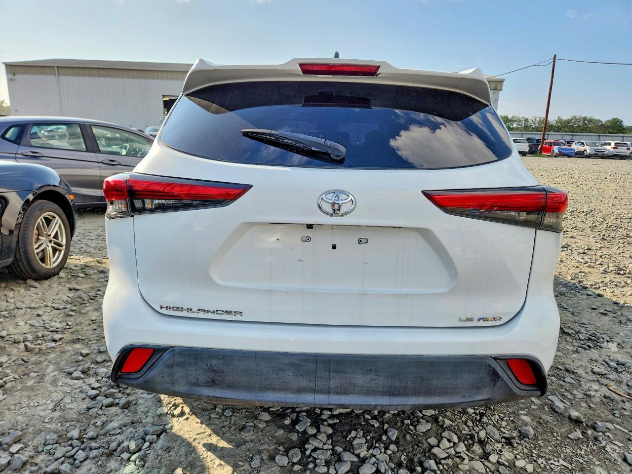 2023 Toyota Highlander Le - Image 6