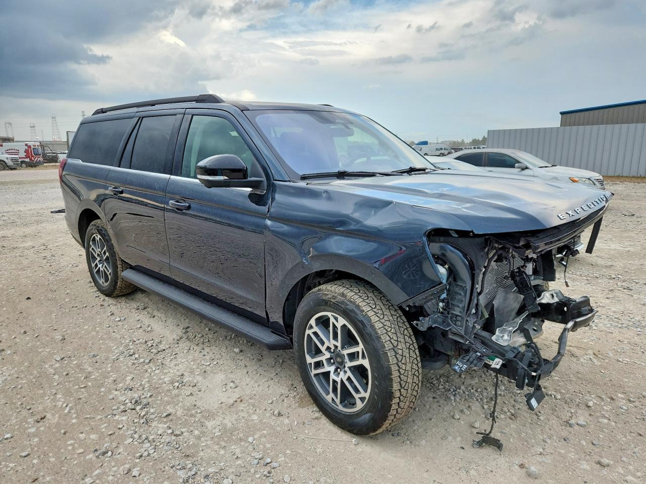 2025 Ford Expedition Max Active - Image 4