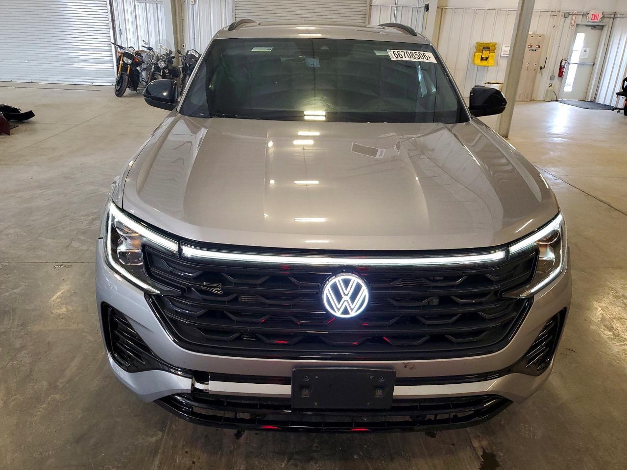 2026 Volkswagen Atlas Cross Sport Sel R-Line Black - Image 5