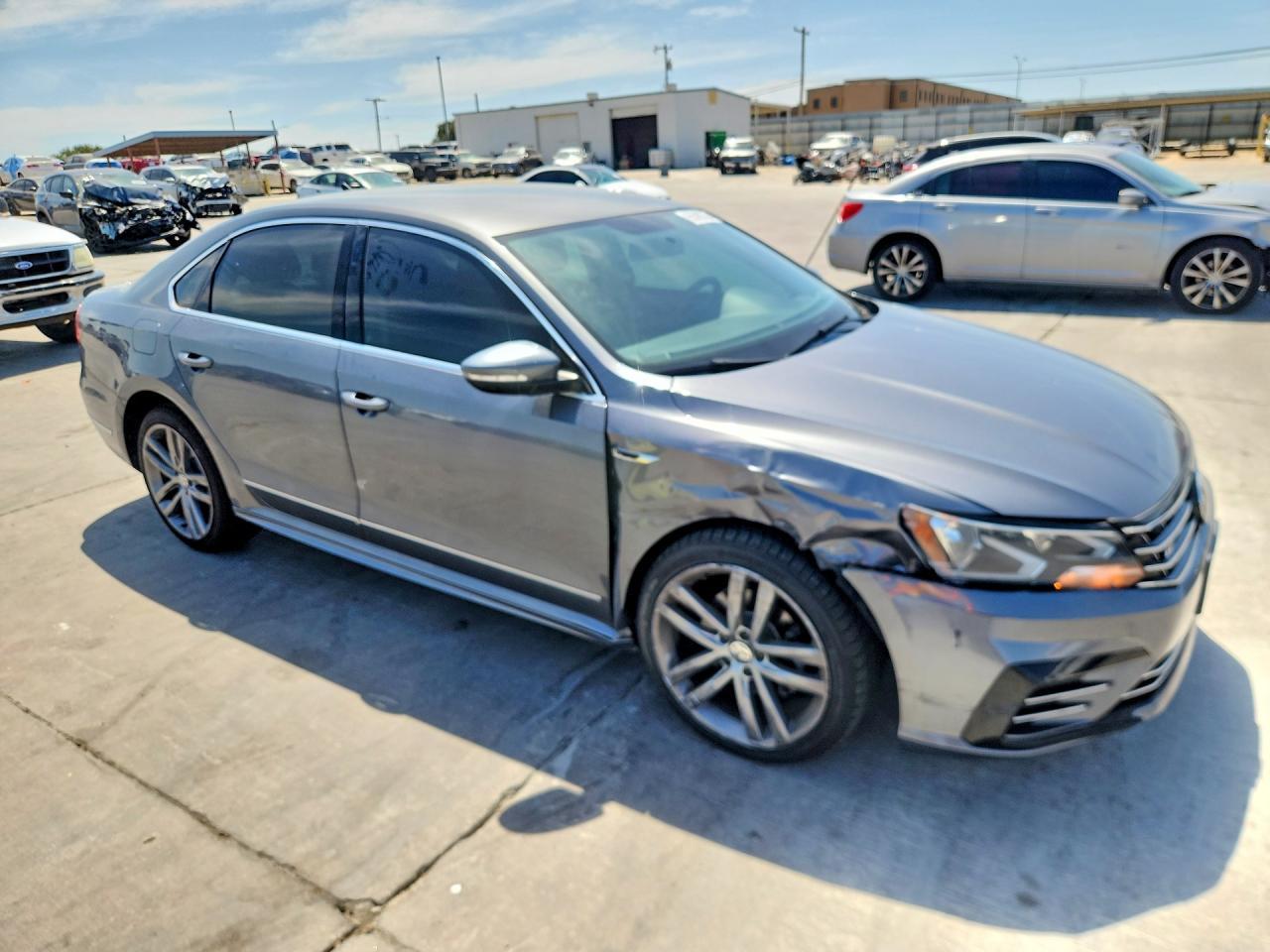 2017 Volkswagen Passat R-Line - Image 4
