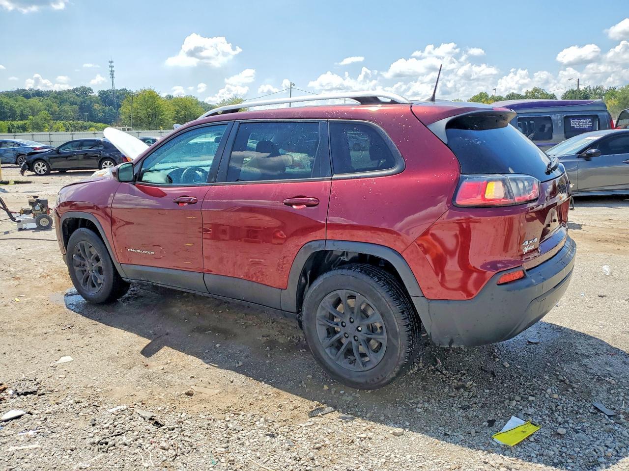 2020 Jeep Cherokee Latitude - Image 2