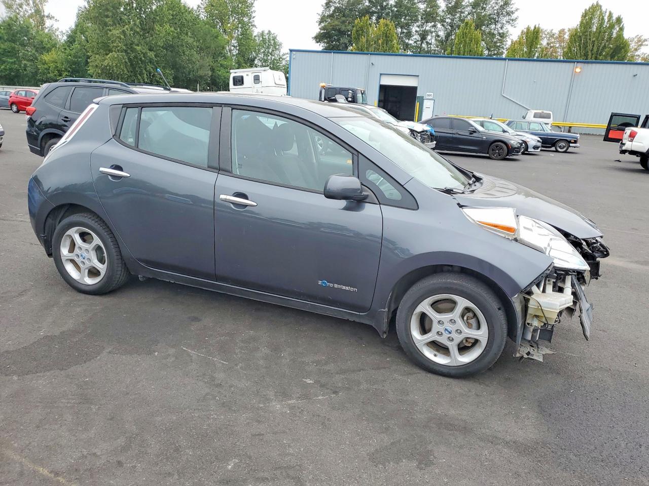 2013 Nissan Leaf S - Фото 4