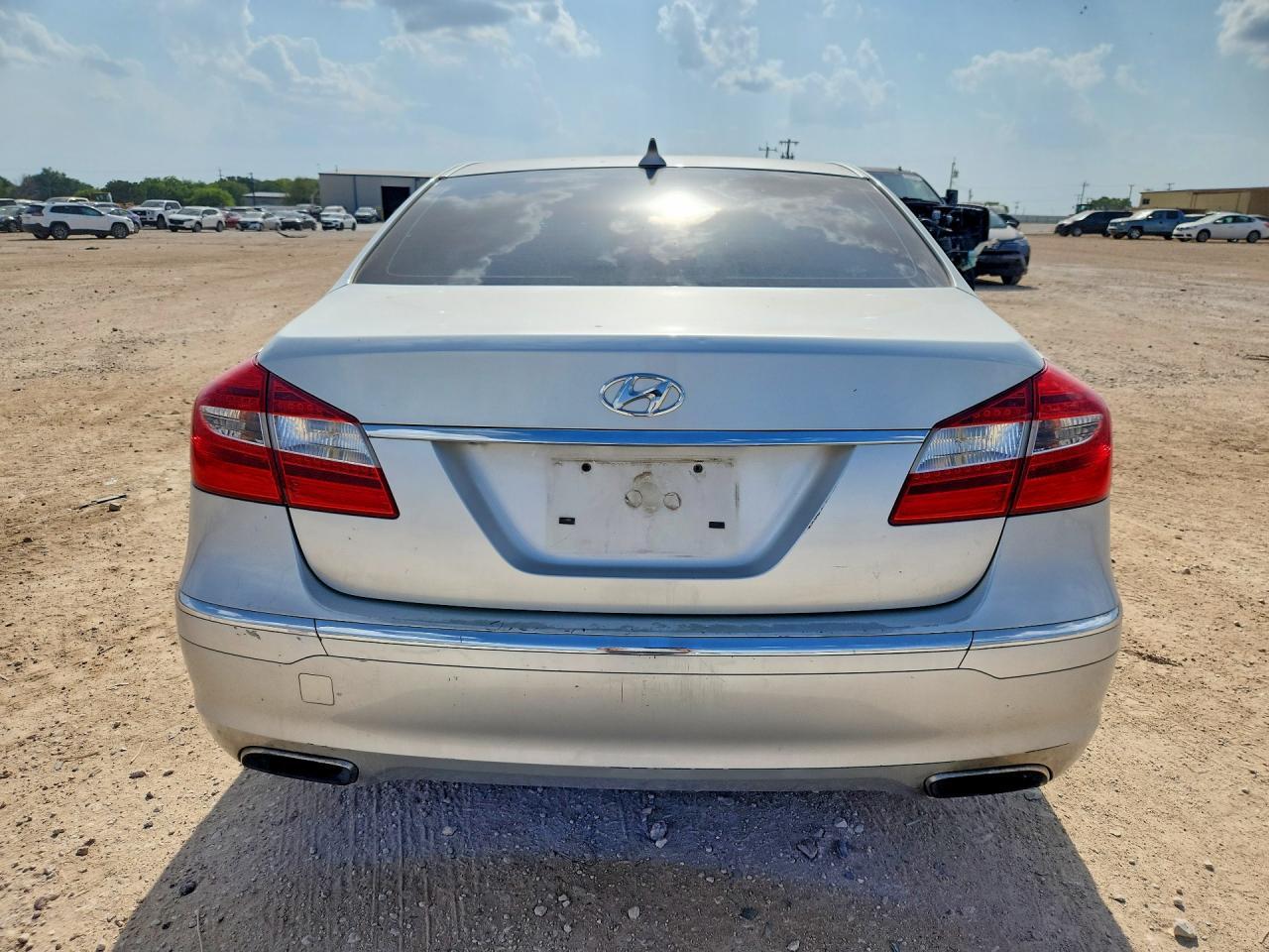 2013 Hyundai Genesis 3.8L - Фото 6