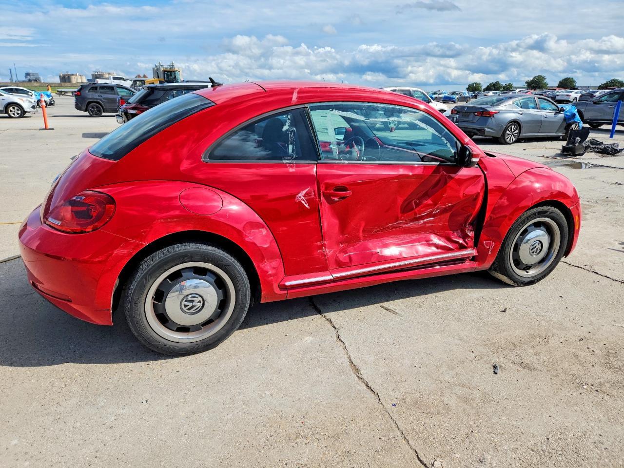2012 Volkswagen Beetle - Image 3
