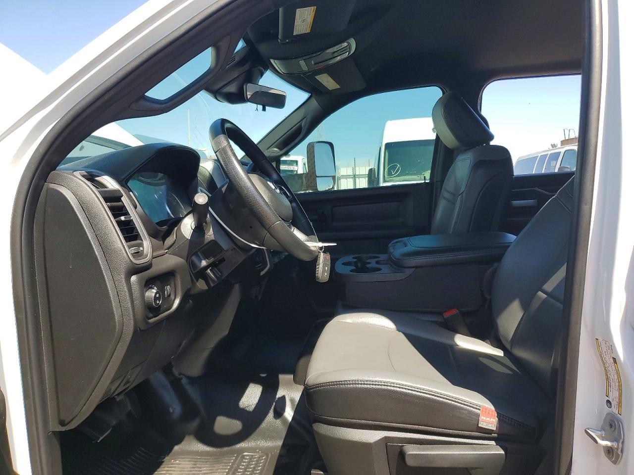 2026 Ram 3500 Tradesman - Фото 7
