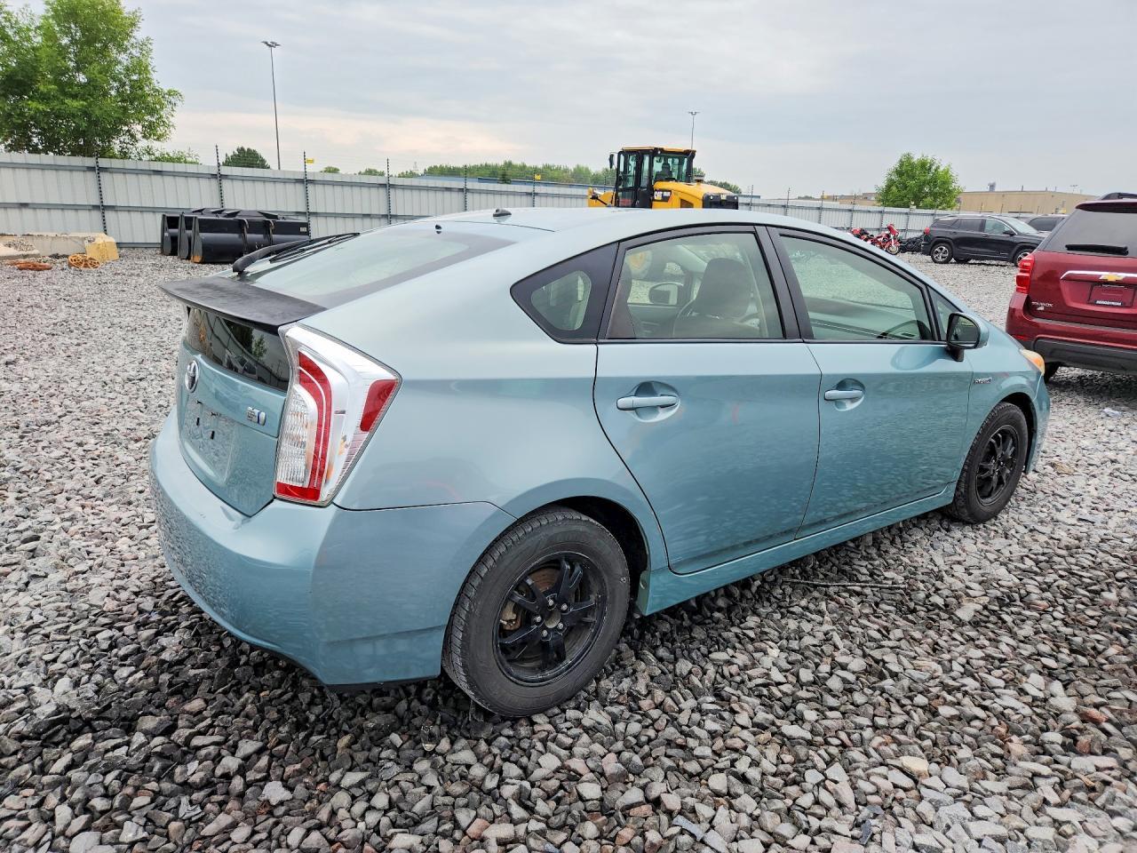 2013 Toyota Prius Two - Фото 3