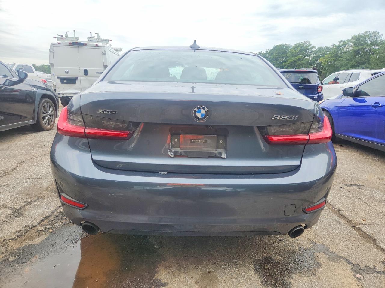 2021 BMW 330Xi - Фото 6